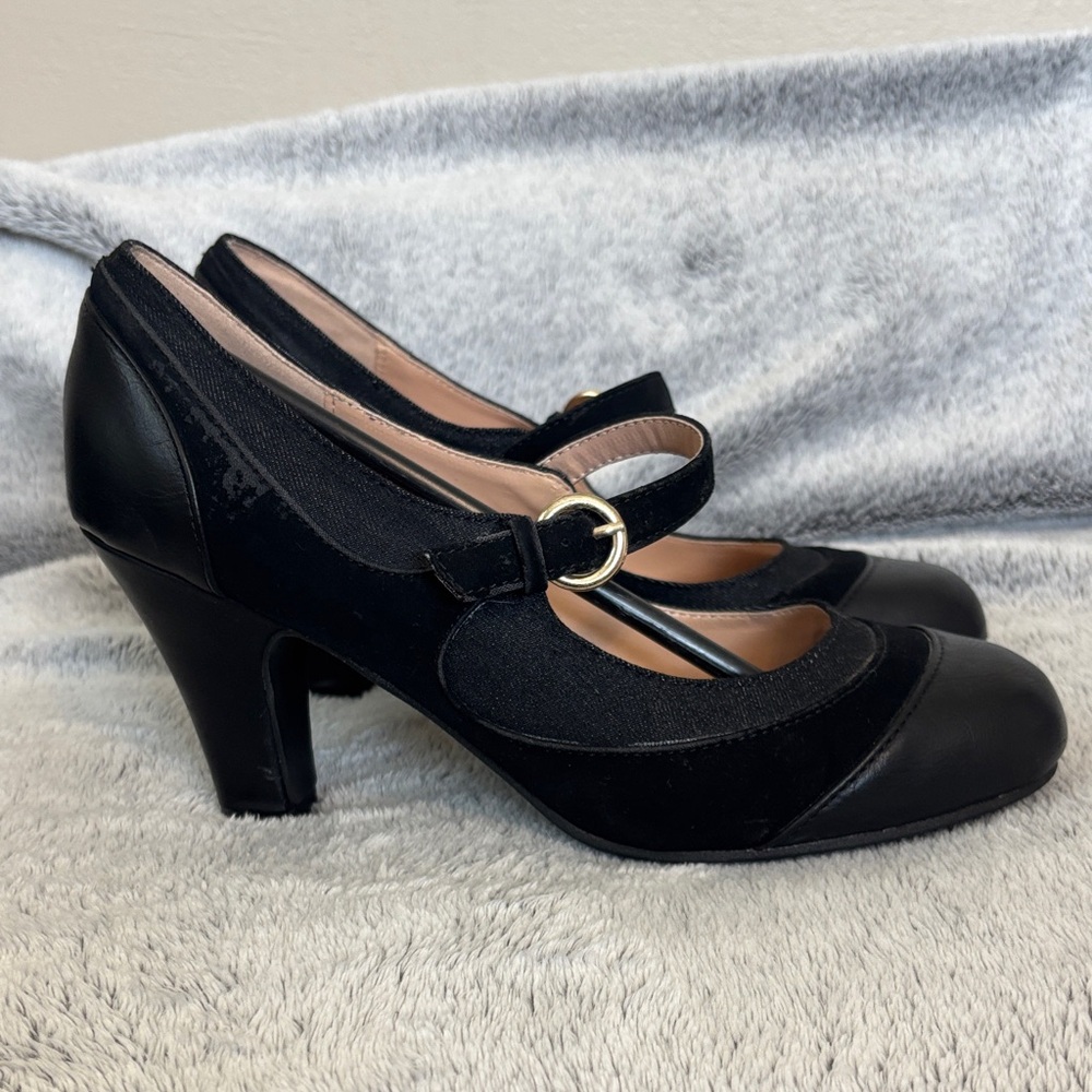 Journee Collection Black Mary Jane Heels with Strap - Picture 5 of 9